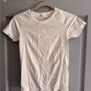 Women's Small White Short Sleeve Athletic Shirt